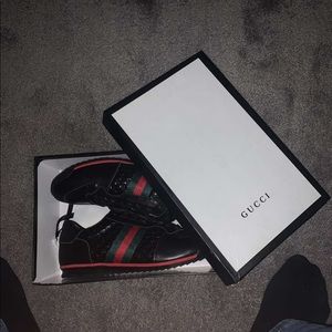 Gucci tennis shoe